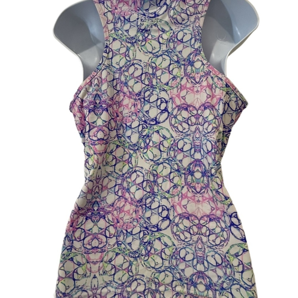 Tzu Tzu sport top in Shiloh AMaze print. Medium - Picture 3 of 9